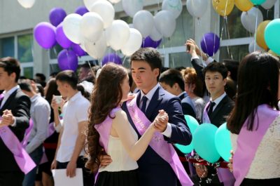 25 Мамыр: Түлектерге құттықтау